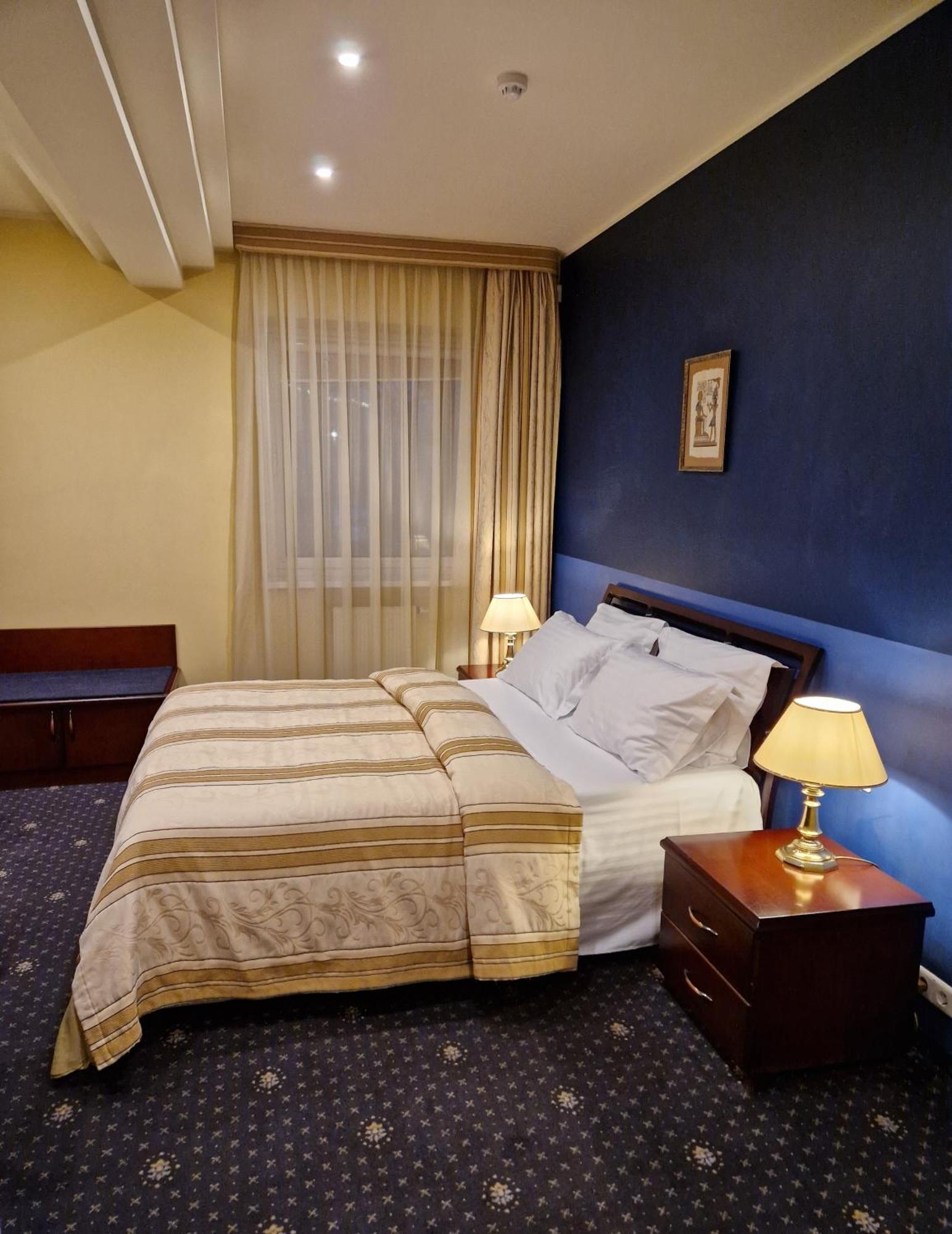 Hotel Sfinksas Kaunas Extérieur photo