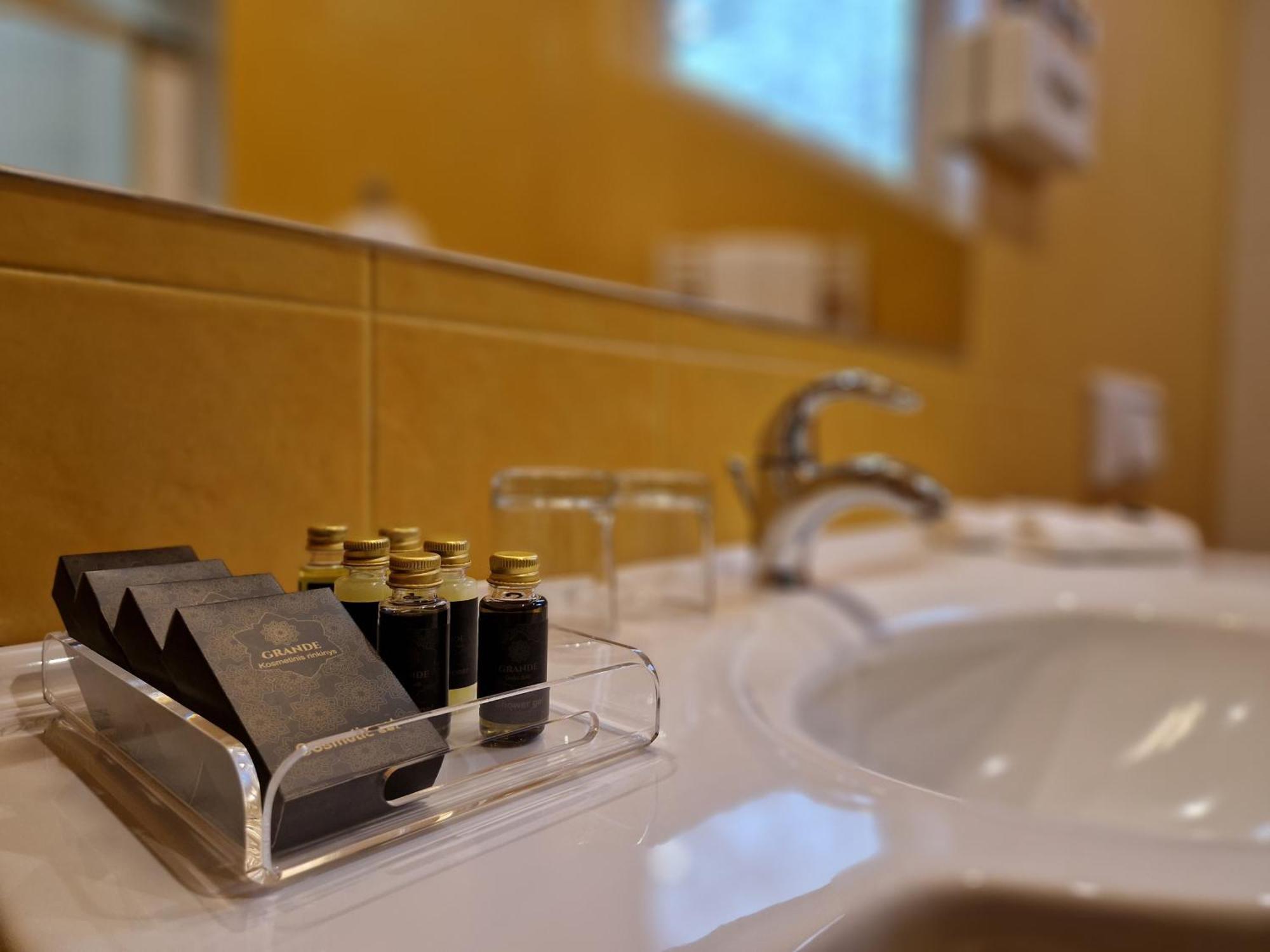 Hotel Sfinksas Kaunas Extérieur photo
