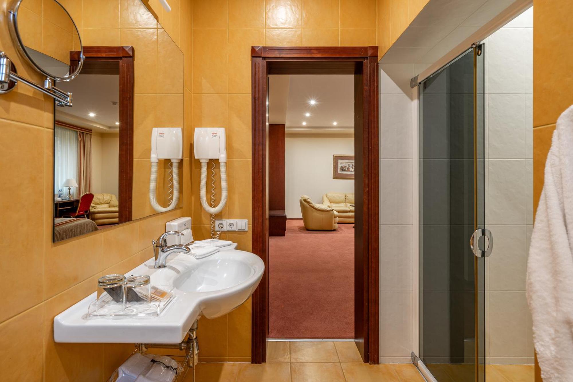 Hotel Sfinksas Kaunas Extérieur photo